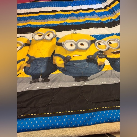 Despicable Me Return of Gru Twin Reversible Comforter in EUC - Picture 1 of 7